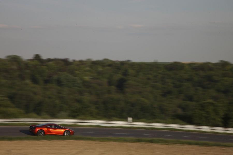  McLaren MP4-12C 2012 года  (фото 18 из 129)